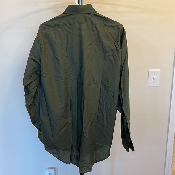 Mens Van Heusen olive green dress shirt - Picture 2 of 2